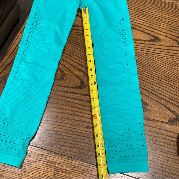 Gymshark Womens Teal Seamless Cutout Leggings Small EUC Perforated High Waisted - Picture 6 of 7